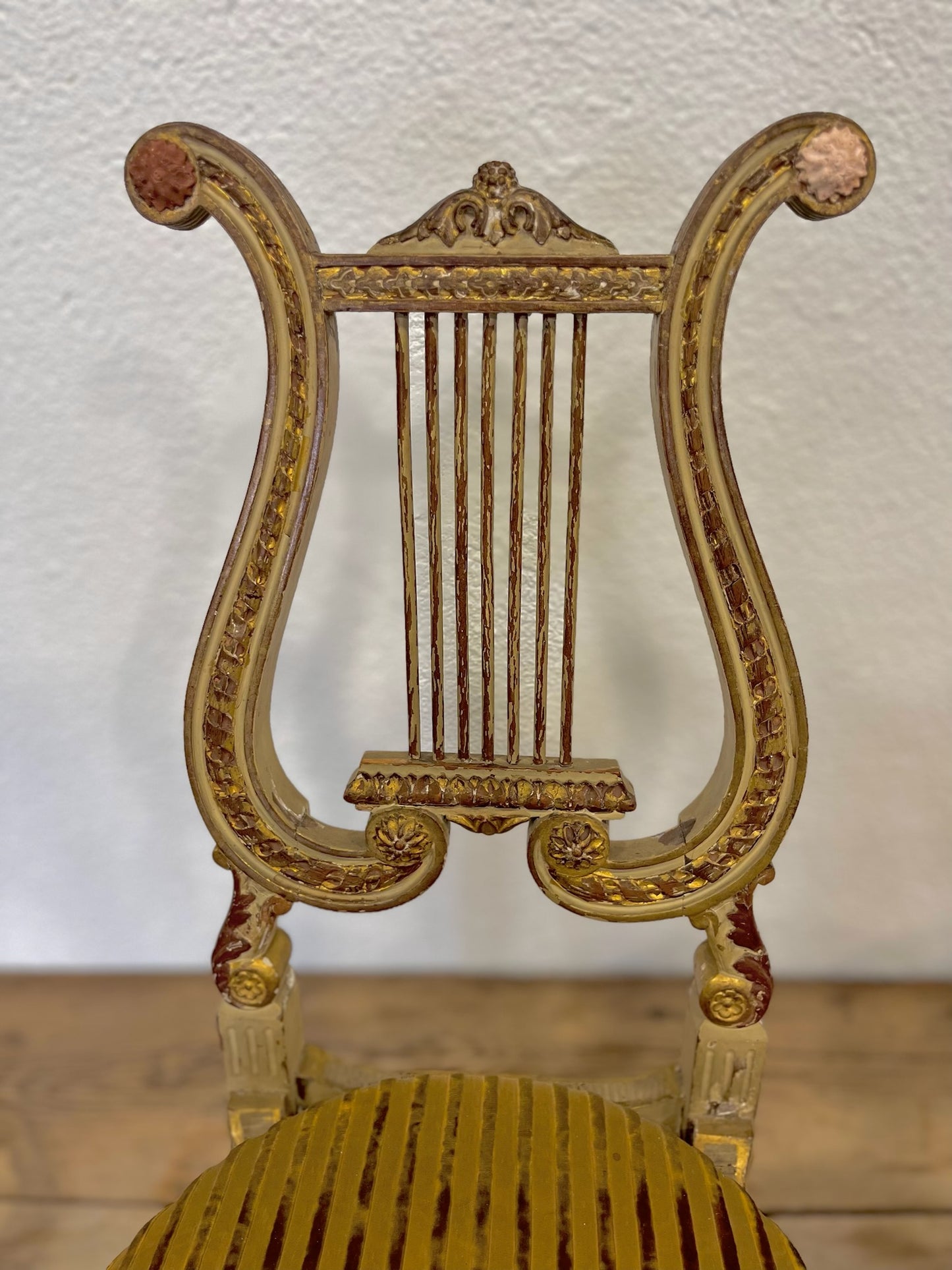Dos sillas estilo Carlos IV finales de siglo XVIII