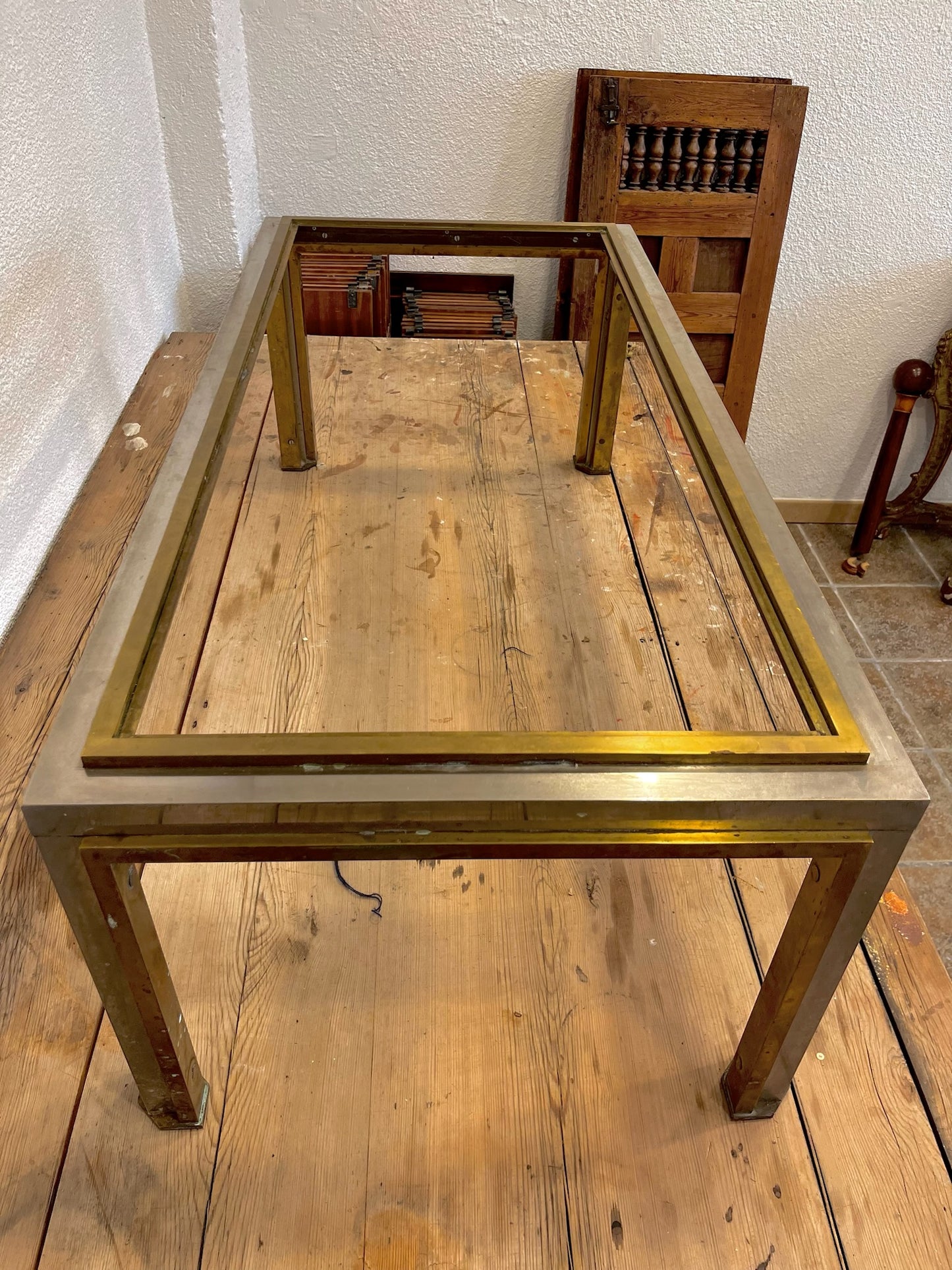 Mesa de metal con cristal años 1950