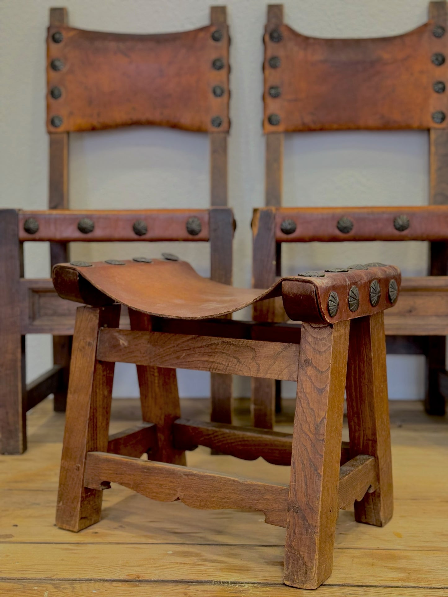 Conjunto de sillas y taburete ArtEspaña año 1960
