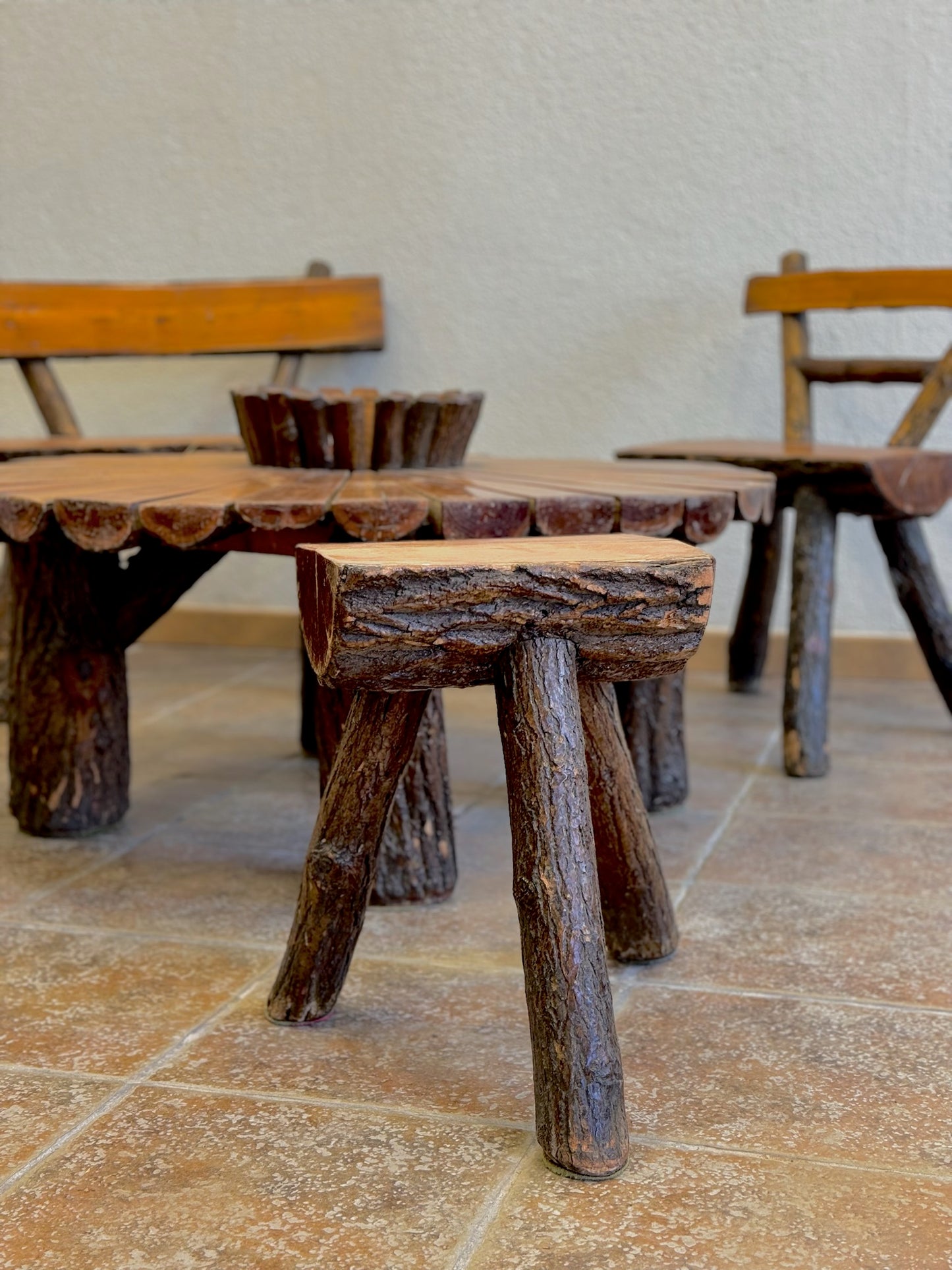 Conjunto mesa y sillas. España años 1960
