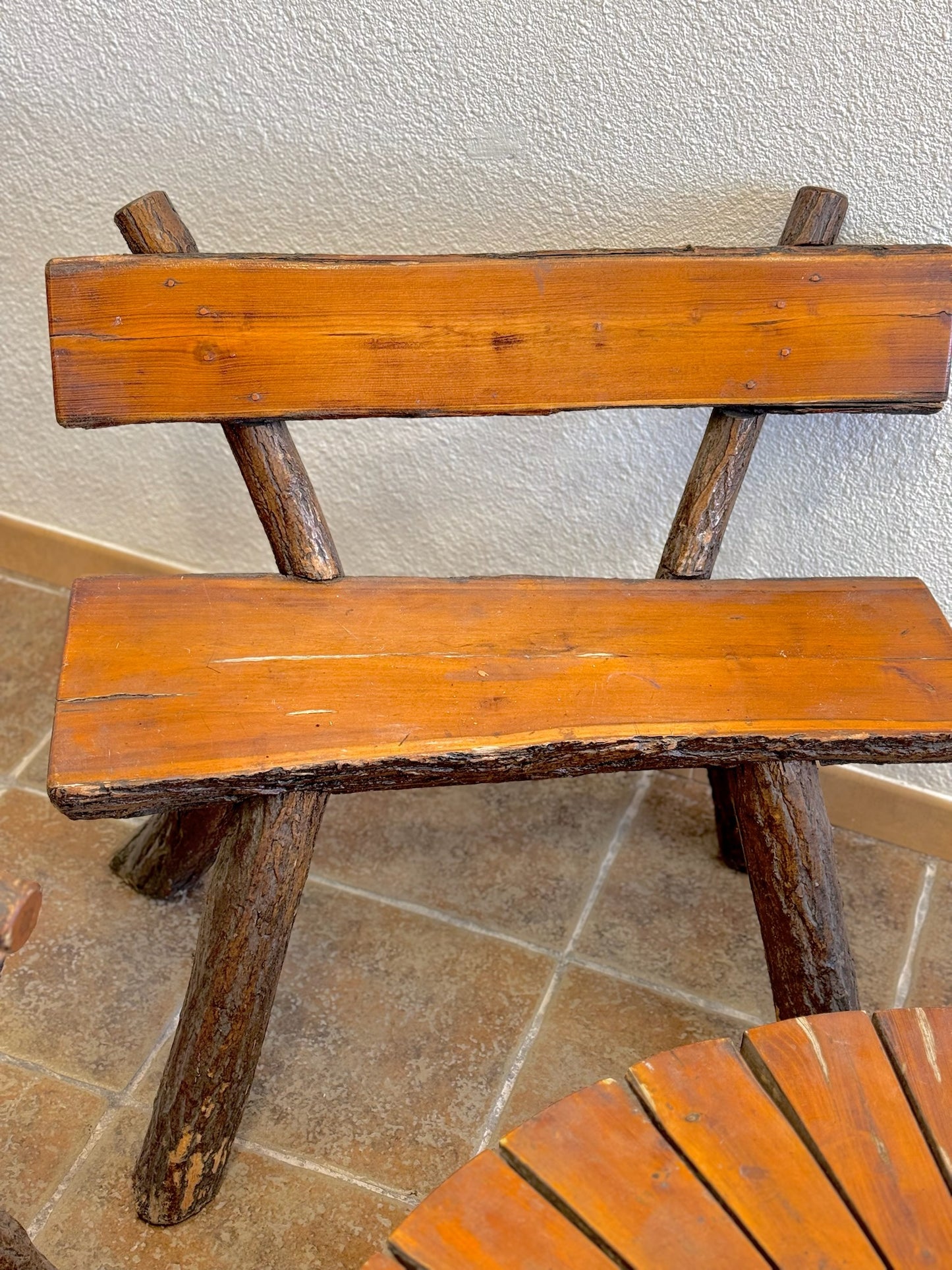 Conjunto mesa y sillas. España años 1960