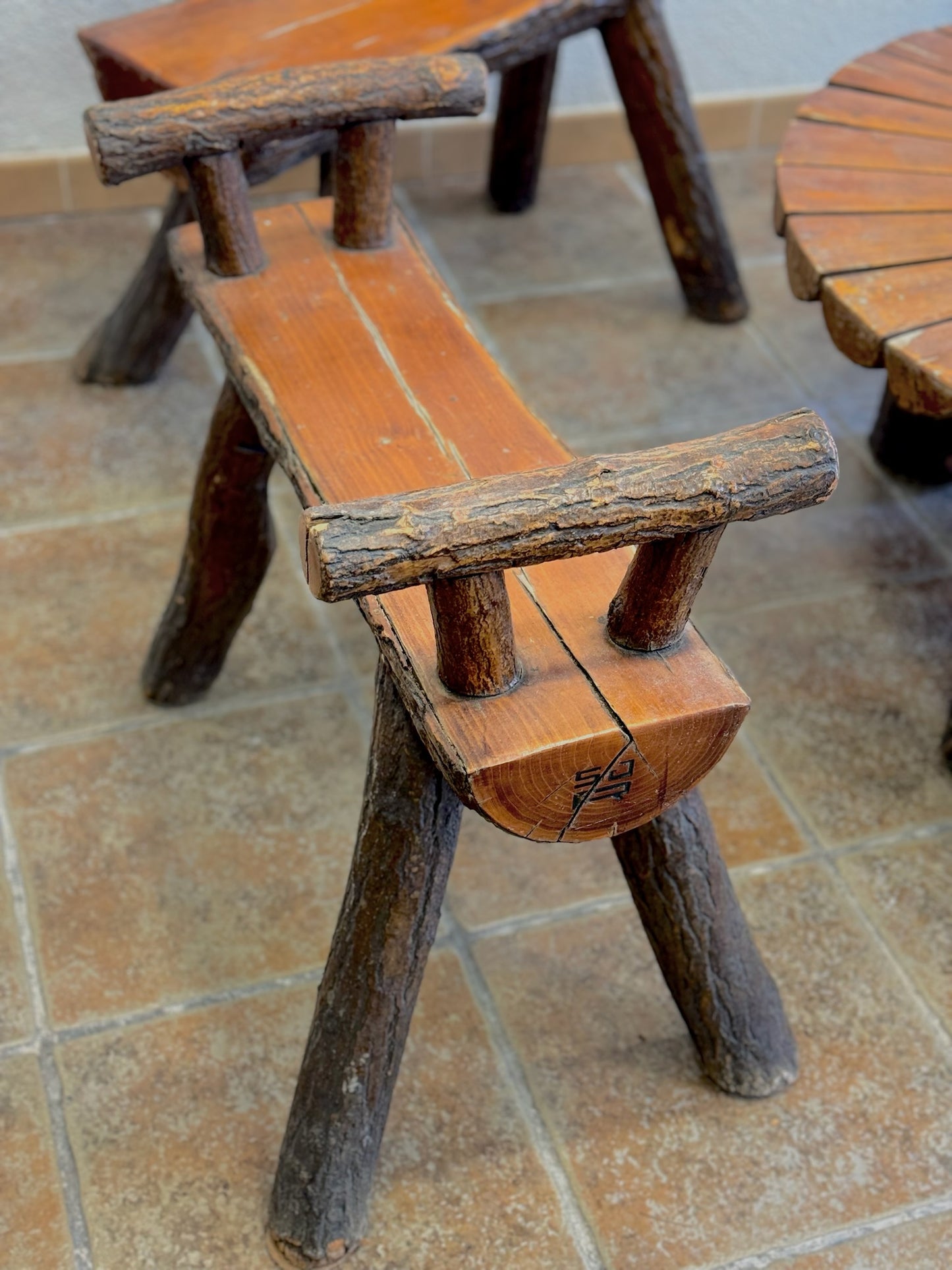 Conjunto mesa y sillas. España años 1960